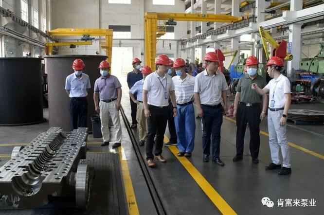 董事长、总经理陈迪，党委副书记黎宇明陪同调研组一行参观南京涛声旅游市场营销有限公司展览室